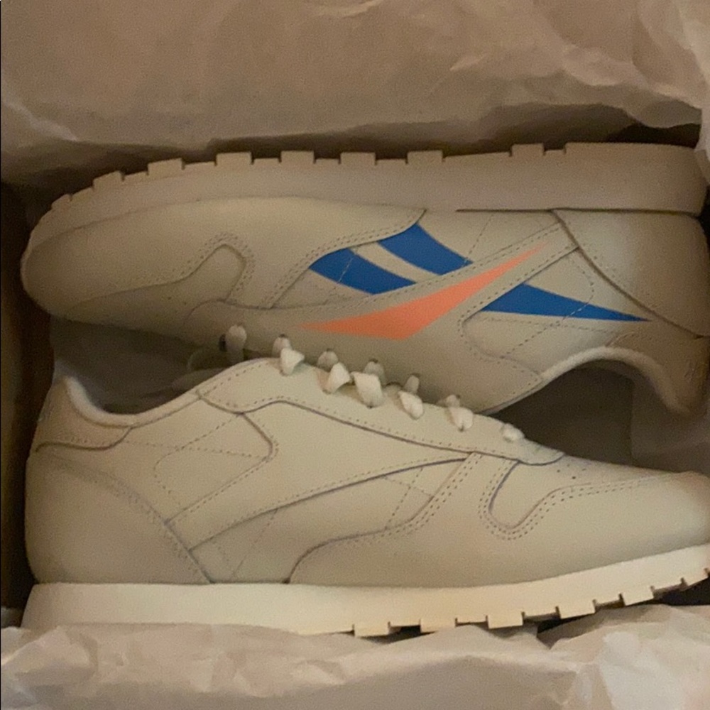 Women Reebok classics